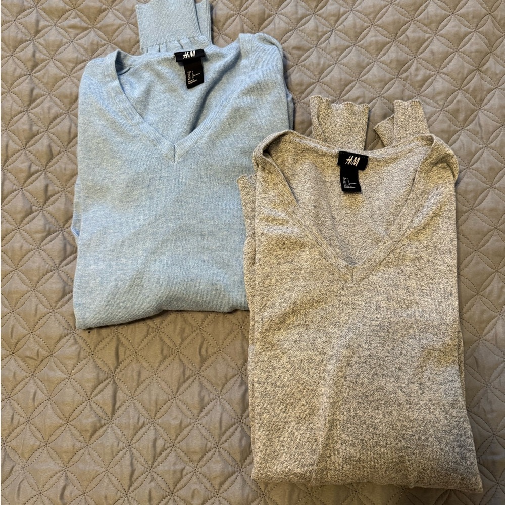 2 Men’s H&M V-Neck Sweaters in Blue and Gray